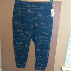 Capri zipper joggers
